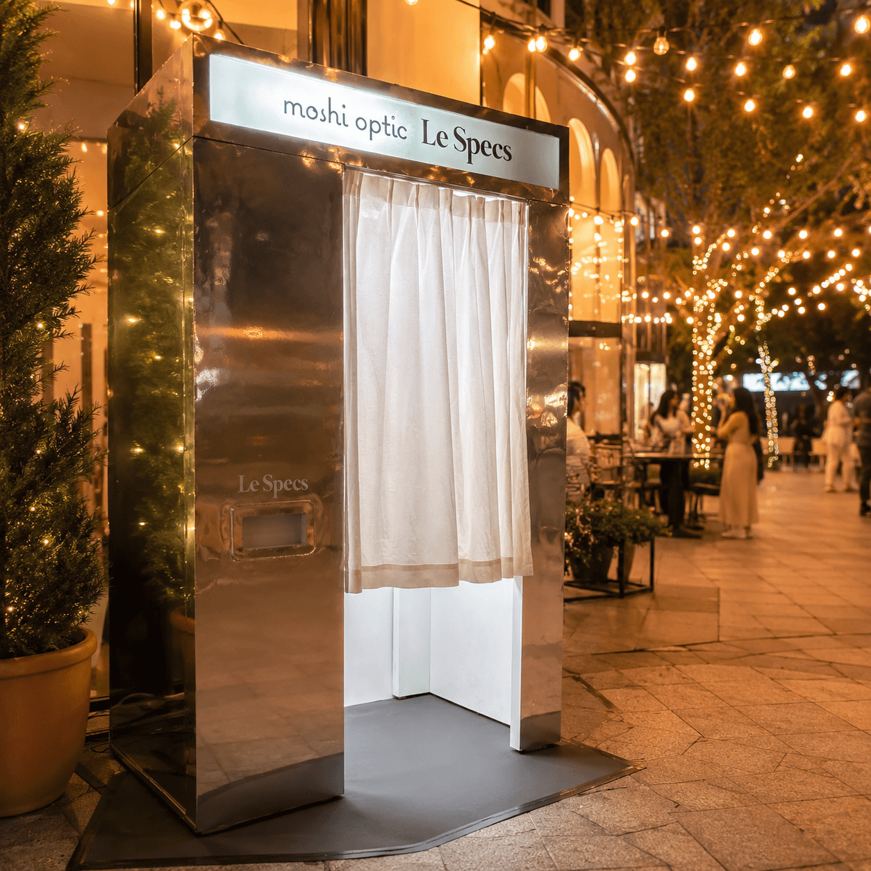 Photo Booth Model 1-5 — เช่า Photo Booth สำหรับงานแต่งงาน