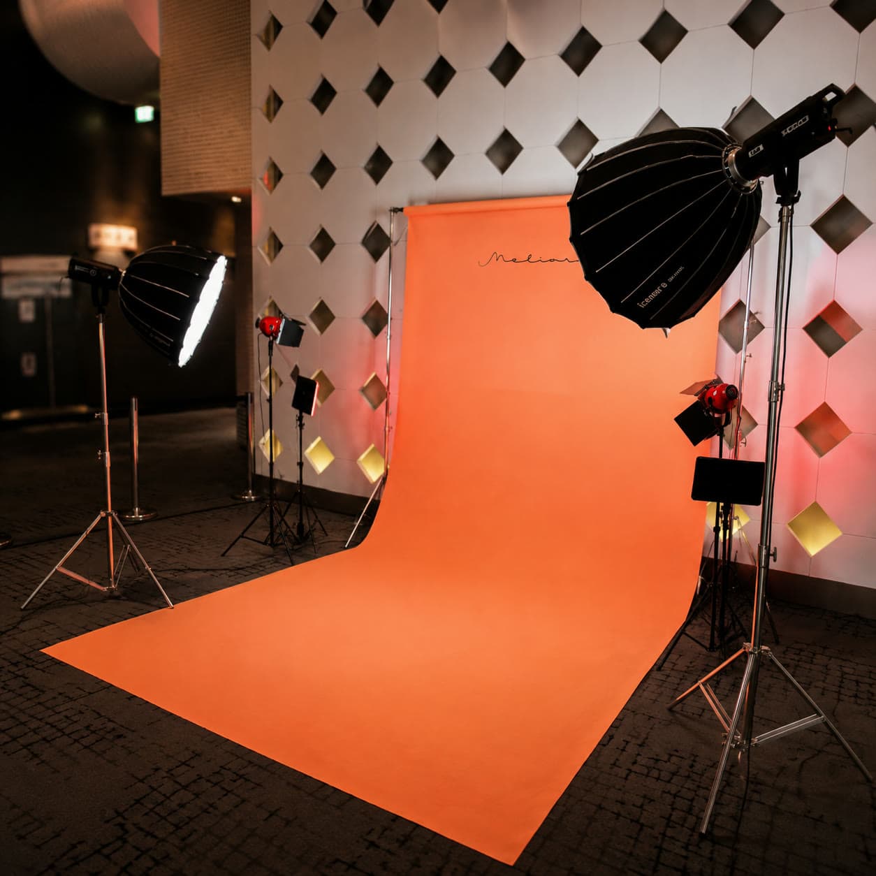 Selfie Studio Booth — เช่า Photo Booth สำหรับงานแต่งงาน