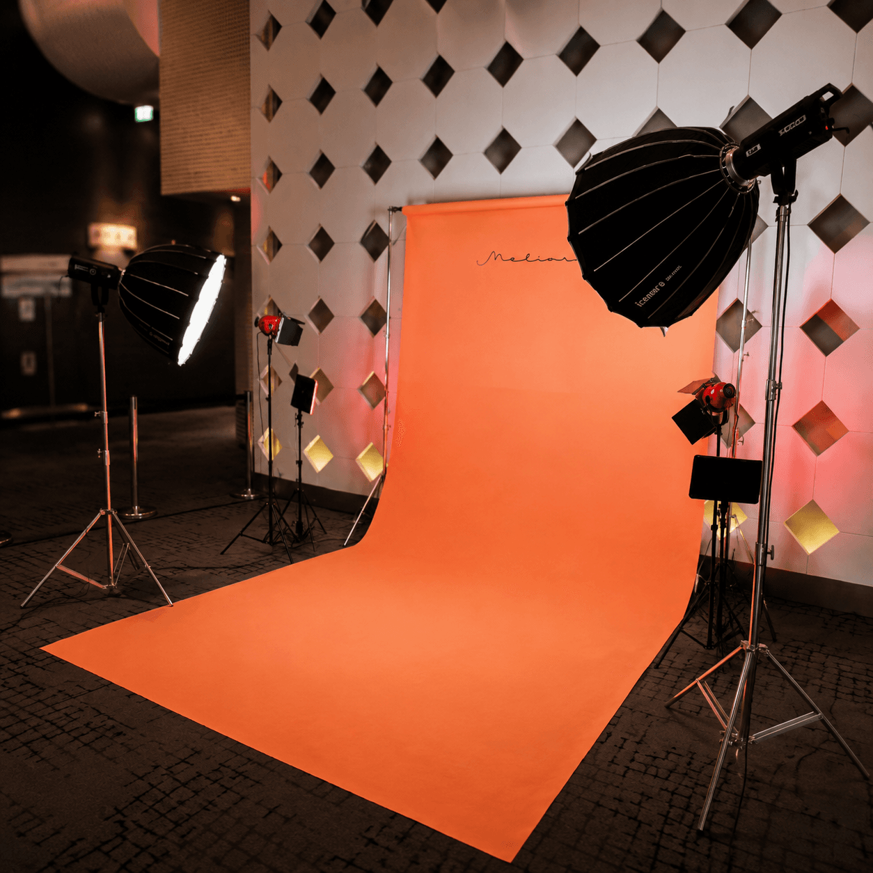 Selfie Studio Booth — เช่า Photo Booth สำหรับงานแต่งงาน