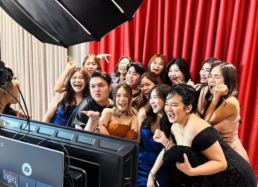 แขกถือรูปจาก Photo Booth