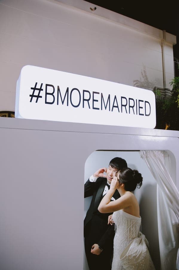 ตู้ Photo Booth ตกแต่งเข้ากับธีมงานแต่งงาน